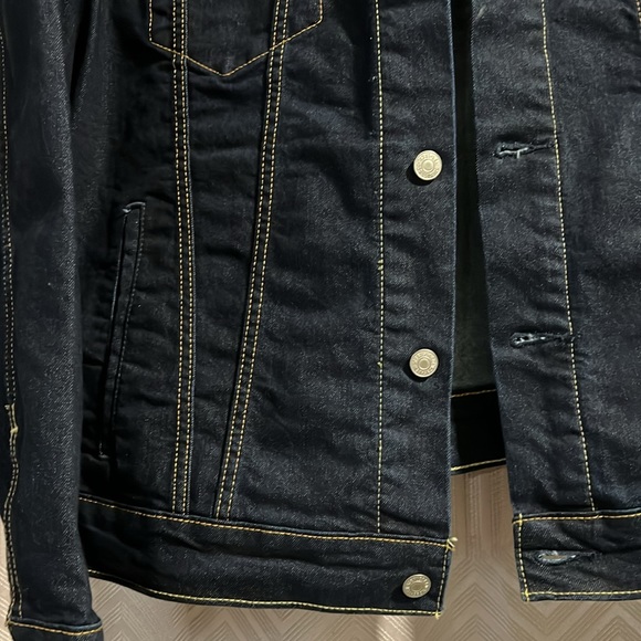 Levi’s Trucker Jacket in Dark Wash - Picture 8 of 11